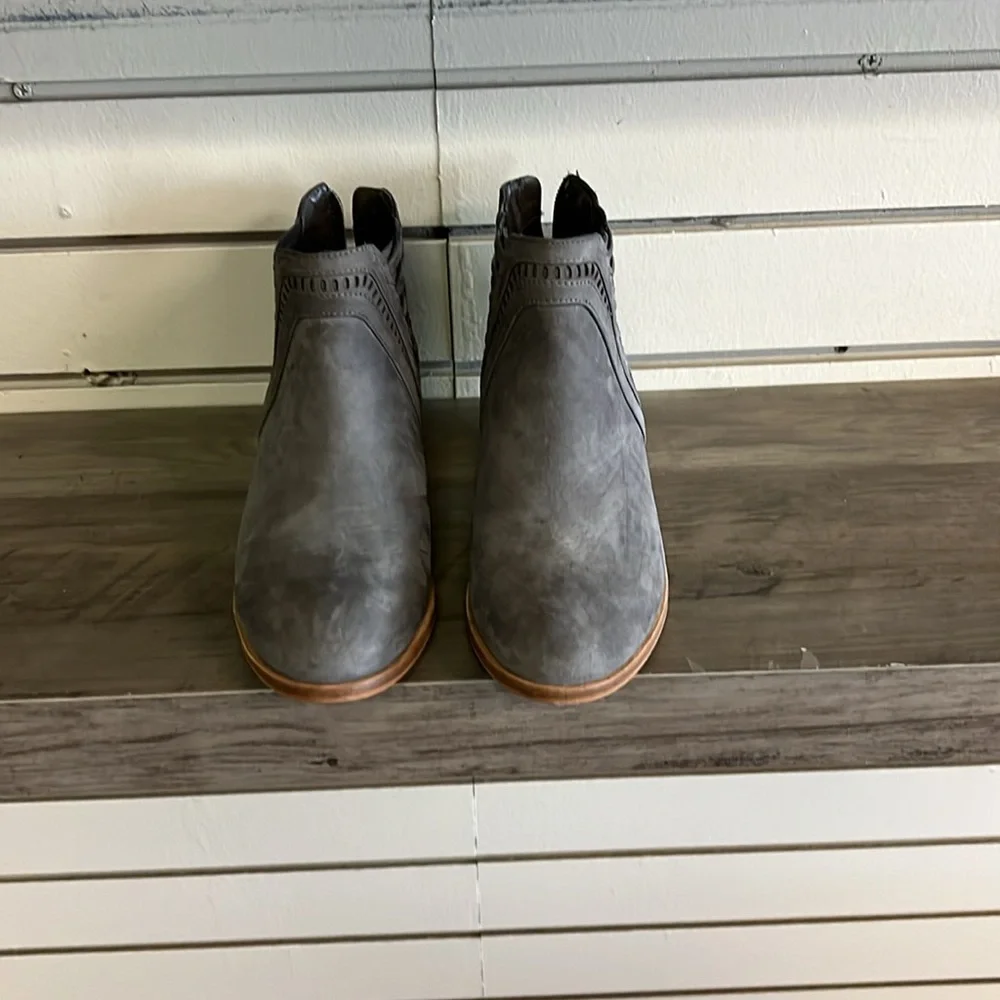 Vince Camuto Grey Ankle Boots Womens 6M.